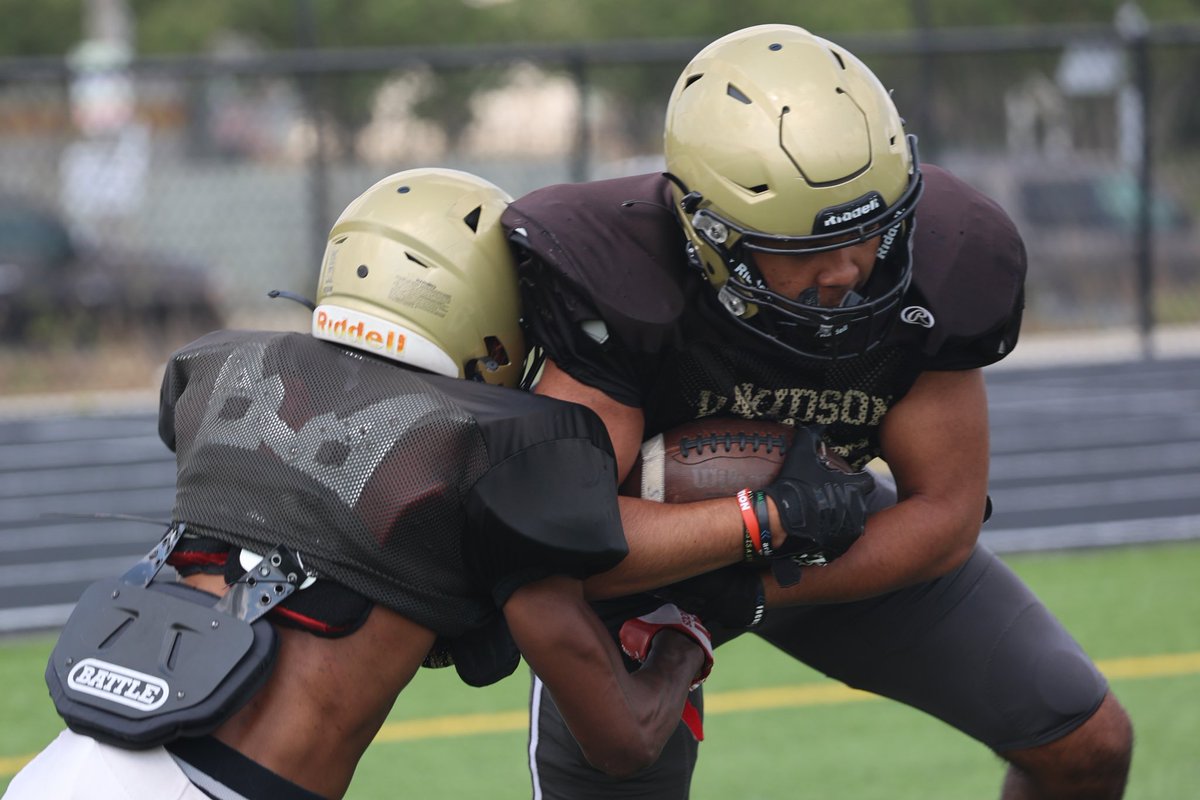 TheDWarriors's tweet photo. 🏈  Grind. Refine. Compete! 
#davidson #warriors #warriornation #springfootball https://t.co/ov83oa0j0s