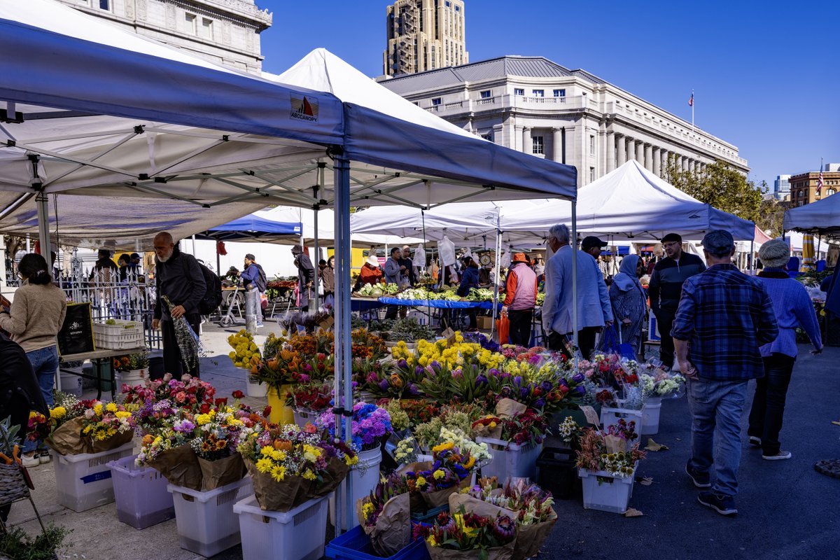 Buy flowers for mom at the @HeartoftheCity Farmers' Market on Fulton Plaza on 5/12 from 7AM-4PM: tinyurl.com/29dyftvh