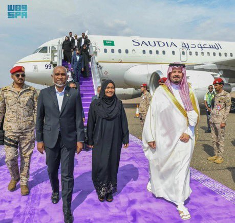 The President of the Republic of Maldives arrives in Madinah.