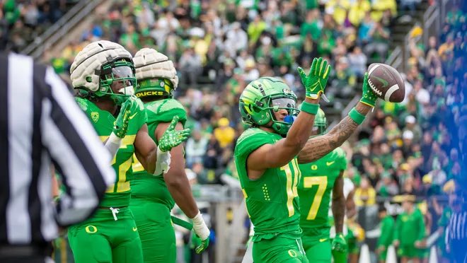 Calling all Oregon fans!!! RETWEET THIS AND LIKE THIS so i can follow more Oregon people. Need to increase my duck pond friends 🦆🦆 #Scoducks