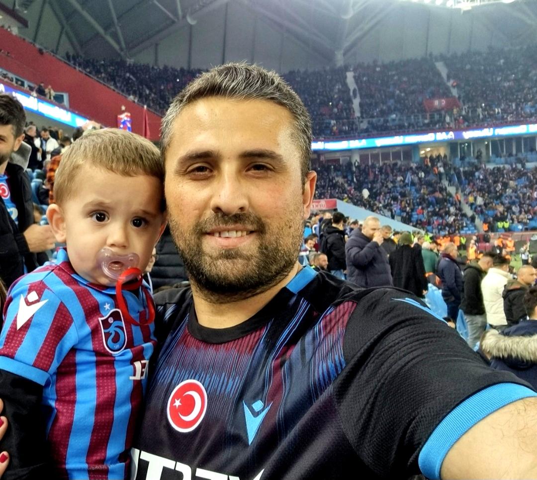 Ağrılıyım, 
Doğma büyüme Trabzonsporluyum. 
'Oğlum da seni sevecek' ❤️💙