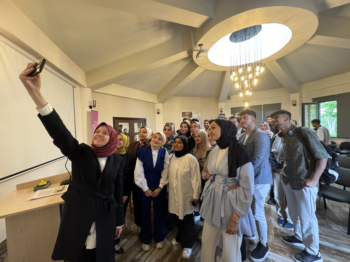 Gaziantep Üniversitesinde Uluslararası öğrencilerleydik 🙋🏻‍♀️

Gençler merak ettiklerini sordular biz cevapladık.

Özellikle dünya çapındaki kampüs eylemlerini değerlendirme fırsatı bulduk.

Zulüm nerede olursa olsun gençler haykırmaya devam ediyor.