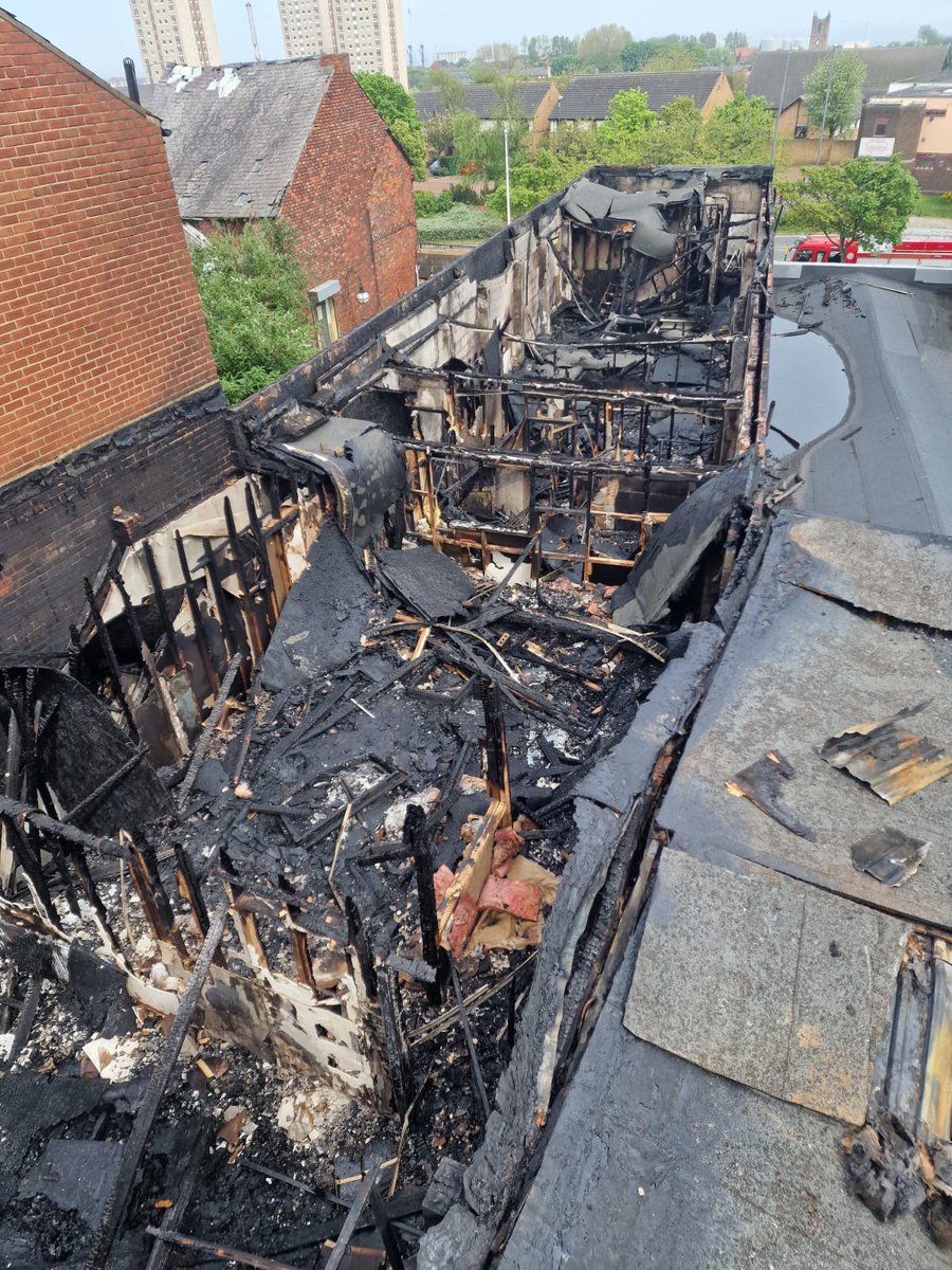 We can confirm that the fire at a commercial property on Villiers Street in Sunderland has been extinguished. Hendon Road has now been reopened to vehicles, however the streets in the immediate vicinity of the buildings will remain closed for a prolonged period of time.