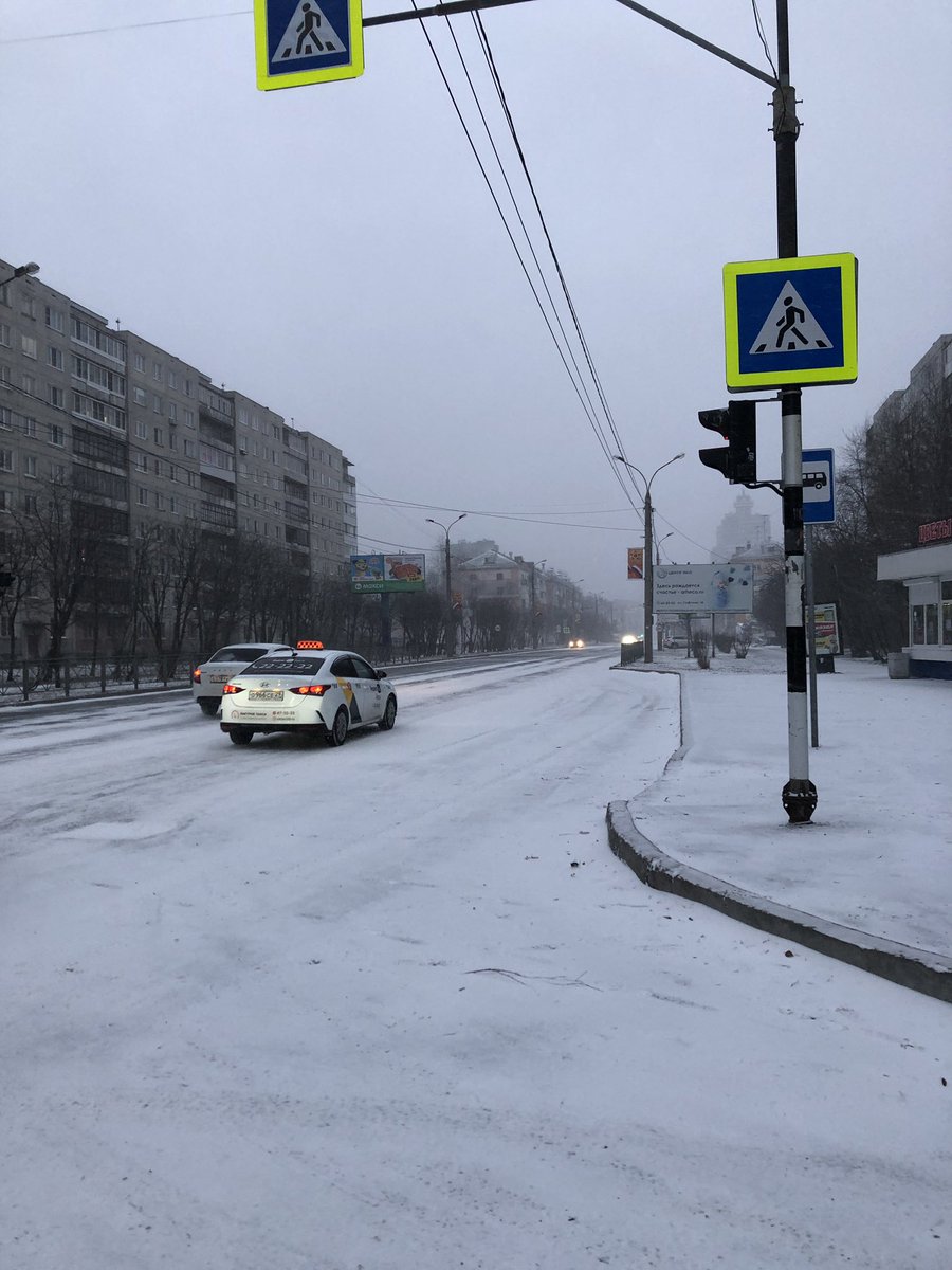 ouchdima's tweet image. Люблю метель в начале мая. Стою. Молчу, ахуевая 🙄