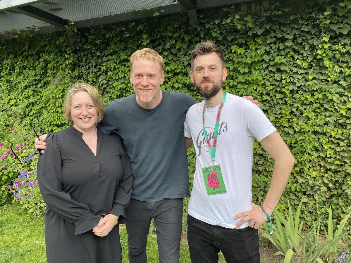 medienboard's tweet photo. AMAZING VIBES beim @AMazeFest! Die Gamesbranche netzwerkt an diesem langen Wochenende im silent green - und präsentiert sich mit kreativen Indie-Games, inspirierenden XR-Projekten und anderen Playful Media! #MBBGefördert
#MBBGamesSpring2024
📷 MBB / Jens Keiner, A MAZE https://t.co/AQJ0X6db2V
