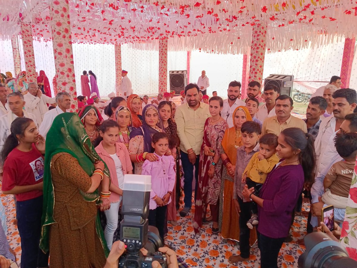 #खींवसर विधानसभा क्षेत्र के ग्राम दुजासर (माडपुरा ) में श्री उम्मेदाराम पुत्र श्री किशनाराम जी जाजड़ा के परिवार में आयोजित वैवाहिक कार्यक्रम में भाग लिया !