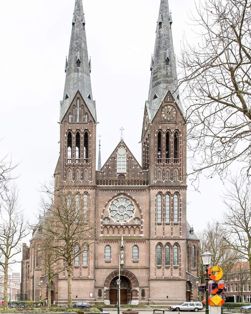 Aanstaande zondag (12 mei) wordt om 13.00 uur de expositie 'Typisch Haags' geopend 🥳 . Wees welkom in de bovengalerij van de Elandstraatkerk (Elandstraat 194 te Den Haag)  🤗. 

Zie voor meer info: rkdenhaag.nl/gevonden-haags…