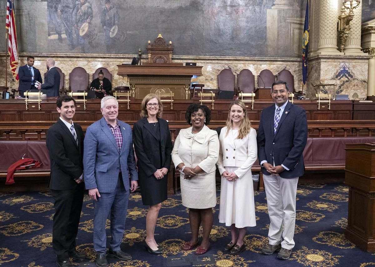 Wonderful to meet with physicians from @PAOphthalmology, including from our community, at the State Capitol with Speaker @RepMcClinton. Thank you for your advocacy and work to enhance the health of our community.