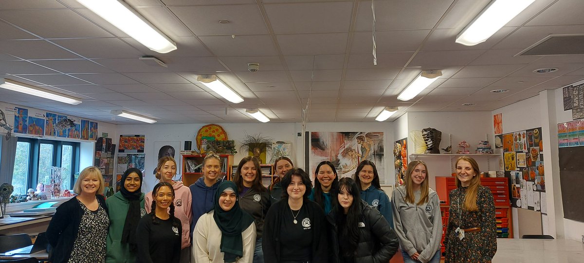 Wishing this very special group of Y13 artists the best of luck with their exams! The Art Dept will miss you. See you at the Cardiff Met exhibition! @SixthFormCHS @missdaviesartt @officialCHS