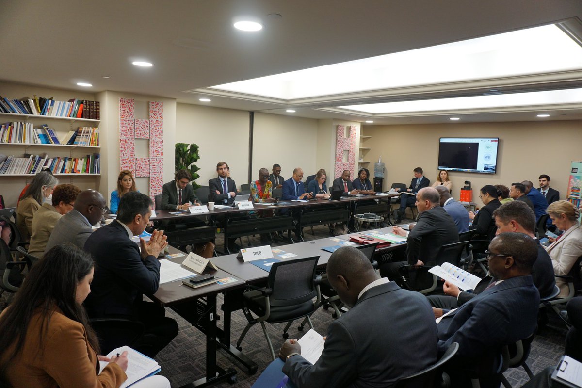 RPNY_OIF's tweet image. Hier, les Ambassadeurs francophones ont échangé avec le Coordo. pour le #multilinguisme à l’ONU &amp;amp; Chef du @UNDGACM_FR, Movses Abelian, sur les perspectives qu’ouvre la publication du Cadre stratégique de l’ONU sur le multilinguisme &amp;amp; les défis à relever pour sa mise en œuvre.