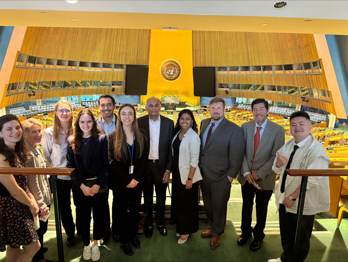 Students from @HaubEnviroLaw Adj. Prof Shakeel Kazmi's Renewable Energy Law course had the opportunity to meet with @UN Assistant Secretary-General & Special Advisor on Climate Action & Just Transition, @SelwinHart, discussing the UN's #climate and #energy transition efforts.