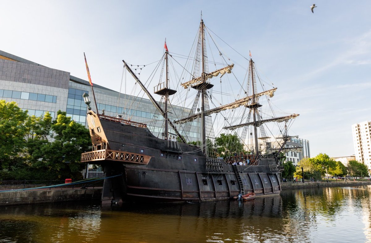 Last night we were delighted to host a reception for customers and tenants based at our South Wales ports aboard El Galeón Andalucía. A replica of a 16th-17th century galleon, it provided an unique venue for the event, with weather to match ☀
