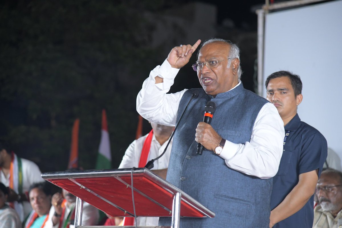 kharge's tweet photo. The people of Andhra Pradesh should ask the Prime Minister, and his opportunist allies, what did they do to ensure the promised Special Category Status for the state?

Let me remind you that neither Former Chief Minister Chandrababu Naidu nor current Chief Minister Jagan have once pressed for Special Category Status? Can you ask them why? 

They supported BJP at every step, whether inside Parliament or outside Parliament.

10 year long BJP Govenrment at the centre made several promises to the people of Andhra. I want to ask you how many of these were fulfilled?

🔹Special Category Status
🔹Polavaram Irrigation Project
🔹New Railway Zone at Vizag
🔹New Port at Duggirajapatnam
🔹Integrated Steel Plant at Kadapa
🔹Special Economic Package

People of Andhra Pradesh should remember Modi ji’s contribution to the state — 

🔹Modiji announced a Special Package to AP in 2016 but did nothing after that.

🔹Modi gave no representation to Andhra Pradesh in Union Cabinet.

🔹Modiji shut the Andhra Bank, considered the Pride of Andhra People,

🔹Modiji is hell-bent on privatising Vizag Steel Plant.

🔹Modiji managed to handover Gangavaram and Krishnapatnam Port to Adani.

Congress has had a special relationship wit the state of Andhra Pradesh.

It was under Congress rule that monumental projects like the Krishna Barrage, the Tungabhadra Project, Nagarjuna Sagar, and many others major projects were realized.

If you want this legacy of progress to continue, vote for us in both the assembly and Lok Sabha elections.

📍Vijayawada, Andhra Pradesh