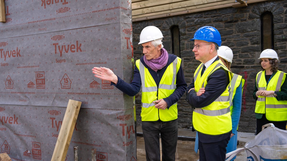 As the @NorthWalesChron writes, Levelling Up Secretary @michaelgove visited the Ucheldre Community Centre in Holyhead, Wales - a leading arts centre being expanded with the help of £4.8m from the Levelling Up Fund, so it can host more community events. northwaleschronicle.co.uk/news/24306319.…