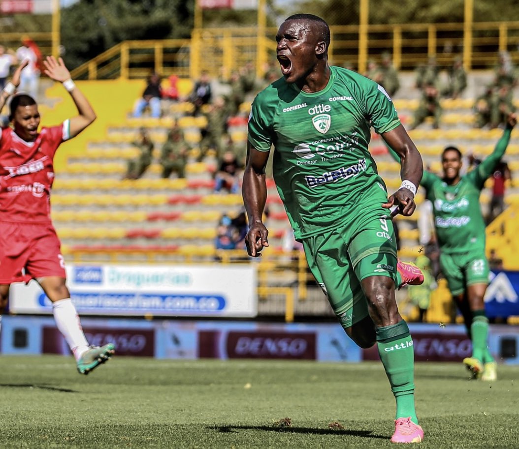 🚨 Es difícil que #Equidad mantenga a su goleador, Kevin Viveros (24), la próxima temporada. Dos equipos colombianos y uno del exterior lo quieren y ya se comunicaron con su entorno 🇨🇴

👀 Pertenece al #Sarajevo de Bosnia y tiene una cláusula de salida en junio