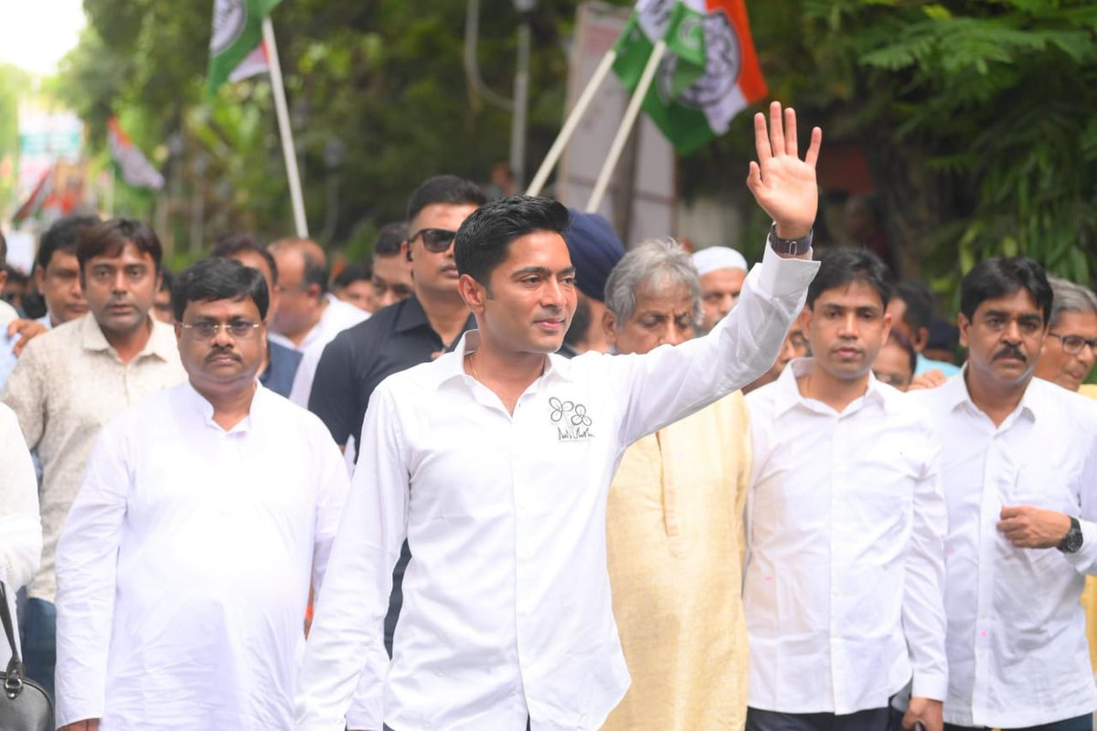 TrinankurWBTMCP's tweet image. ডায়মন্ড হারবার লোকসভা কেন্দ্রের @AITCofficial প্রার্থী রূপে আজ মনোনয়ন পেশ করলেন ছাত্র-যুবর নয়নমনি শ্রী @abhishekaitc ।