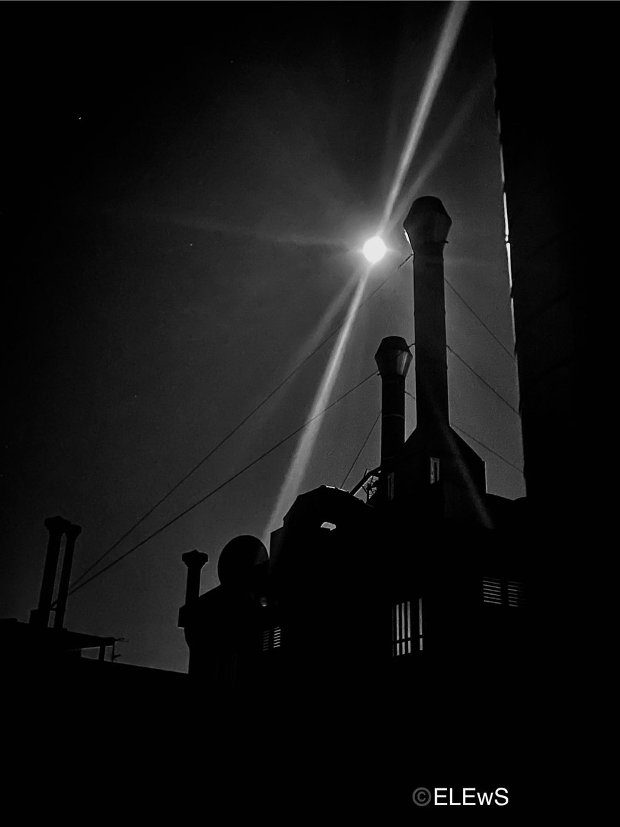 Following the only light that shines in the night. 
With Soul and Heart 💫

💿Chet Baker - Almost Blue (1989)
youtu.be/z4PKzz81m5c?si…

#blackandwhite #blackandwhitephoto #blackandwhitephotography #blancoynegro #bnw #bnwphotography #byn #foto #fotografía #music #team_musicLov3rs