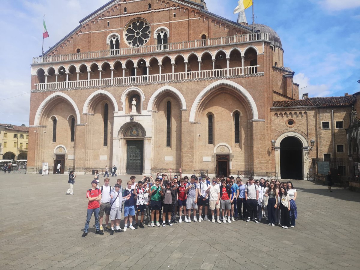 @KinsaleTY students are currently enjoying a tour in Italy. They have visited Padua, Venice & spent a day in Gardaland. Everyone is enjoying the action packed itinerary & some glorious sunshine. Lots more to see over the coming days 🇮🇹 #culture