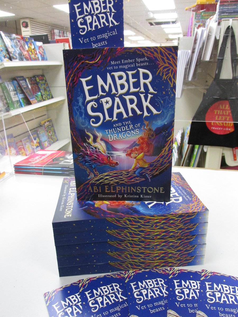 Look at the fantastic #sprayededges #spredges on this!
Ember Spark and the Thunder of Dragons by 
@abielphinstone #Haverfordwest #Pembrokeshire or at ebay.co.uk/itm/1667485530… 
@simonkids_UK #bookshopsigned #magic #dragons #maladies #magicalbeasts #quirky #freebookmark