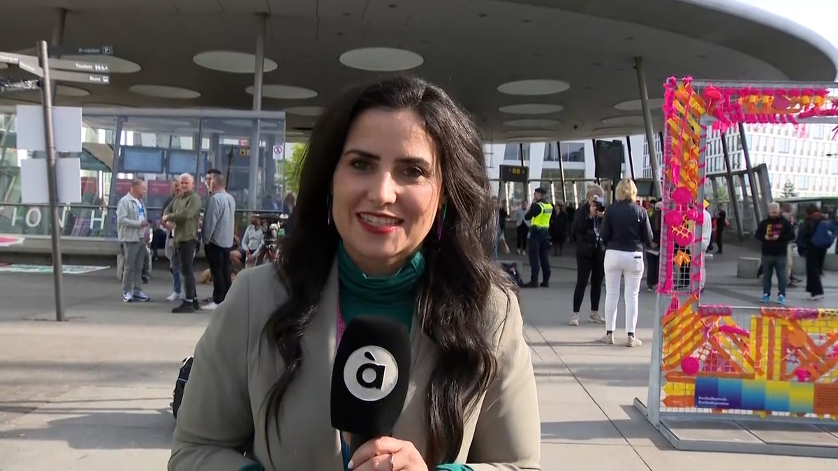 Parlem amb 🎤 Montse Català, companya dels serveis informatius 📺 d’@apunt_media, que està a 📍 Malmö molt pendent de 🎶 Nebulossa. #SomDeCasa