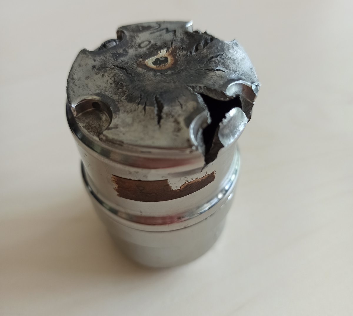 Maike (@maike222123) on Twitter photo I joined a prestigious club: As of today <a href="/xaM275/">Max Wohlgemuth</a> is not the only one destroying milling vessels @Borchardt_Group. Learning from the best. #mechanochemistry I joined a prestigious club: As of today <a href="/xaM275/">Max Wohlgemuth</a> is not the only one destroying milling vessels @Borchardt_Group. Learning from the best. #mechanochemistry