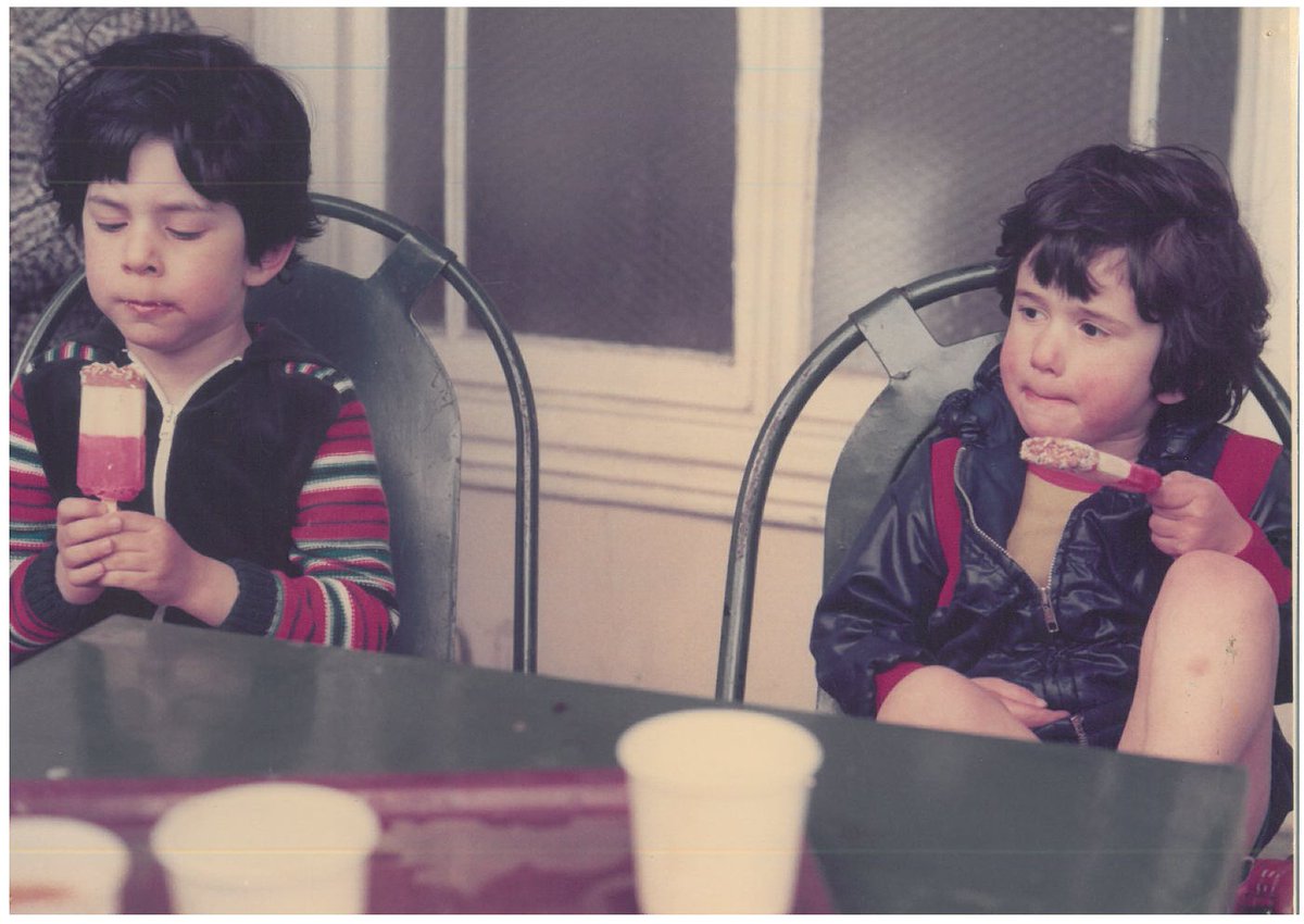 With the warmer weather finally arriving, we think an ice cream is definitely in the cards! We are taking inspiration from this fantastic archived photo of two boys enjoying some frozen treats in the #LauderdaleHouse café in 1979🍦