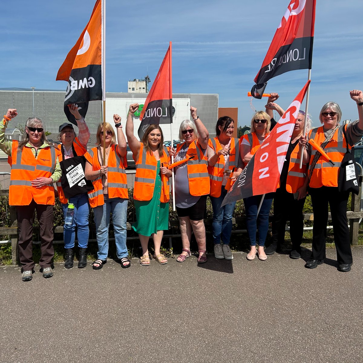 Following the action at Wisbech and Gosport Asda stores, Asda Lowestoft staff took strike action today over cuts to hours, health and safety and equal pay.

These workers are fed up. They're striking for a better, safer Asda.

Solidarity✊