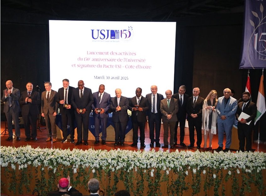 La date du 30 avril 2024 a été marquée par deux grands événements : le lancement des activités du 150e anniversaire de l’Université et la signature d'un pacte pour la création de l’USJ-Côte d’Ivoire (USJ-CI) Lire plus : usj.edu.lb/news.php?id=14… #USJLiban #USJ150ans #CI_USJ