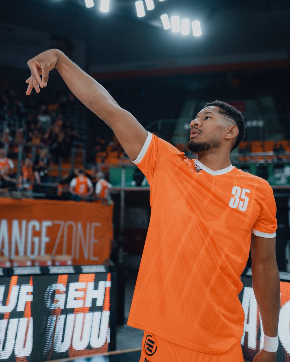 if you are not watching a lot of Ulm games: this is what Karim Jallow does any given night. 
#uuulmer #easycreditbbl #heimsieg