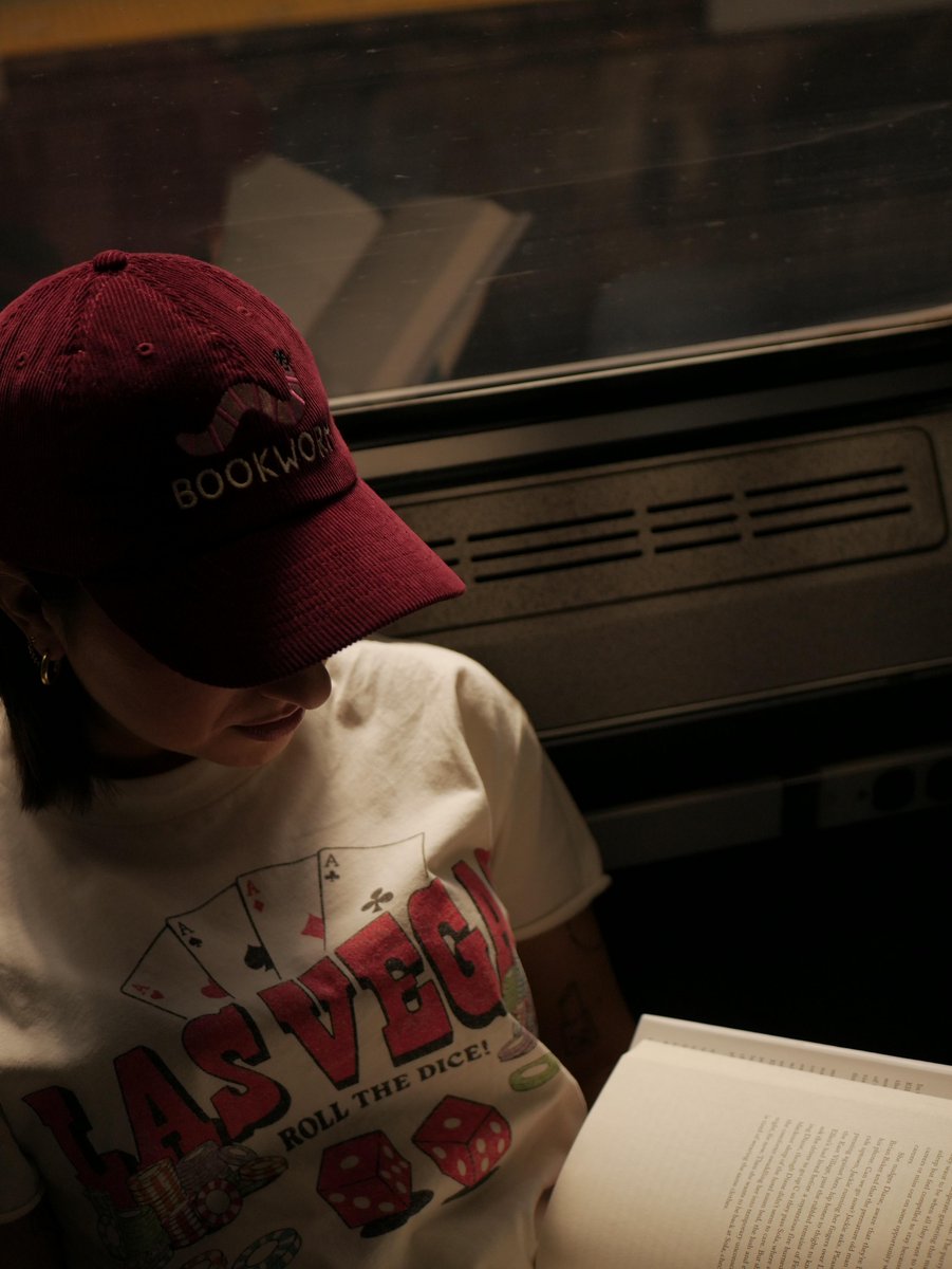 Traveling via train as a reader? Ideal. @penguinrandom 📚
