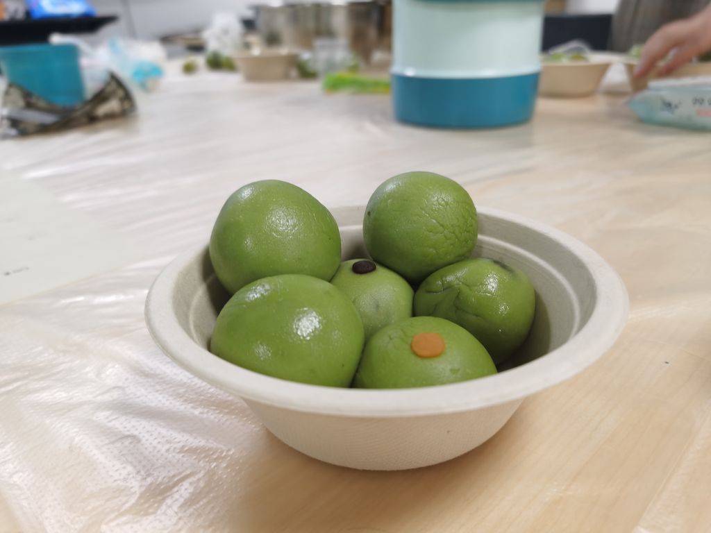 #Qingtuan is a traditional glutinous rice ball eaten during the #QingmingFestival. Guided by a professional chef from our cafeteria, #NextGen discovered hands-on the art of making this springtime delicacy and learned more about this yummy #CulturalHeritage!