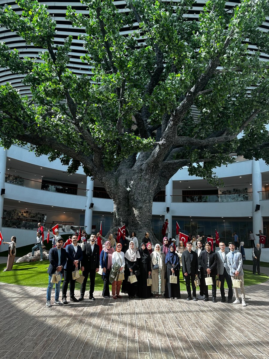 Ankara Gezimizde 15 Temmuz Demokrasi Müzesi’ni gezerek şehitlerimizi yâd ettik. Başta 15 Temmuz şehitlerimiz olmak üzere tüm şehitlerimizi ve gazilerimizi rahmet, saygı ve minnetle anıyoruz.🇹🇷