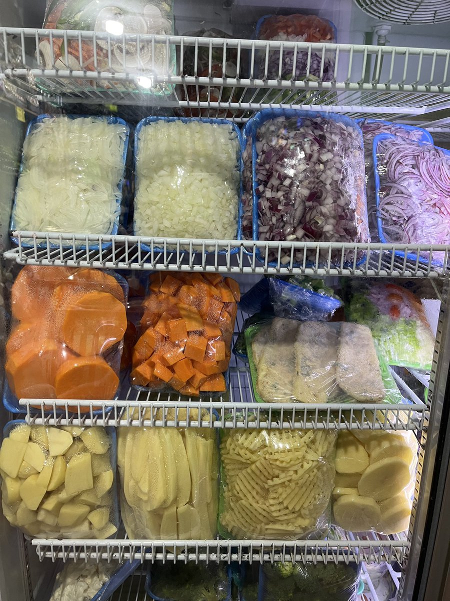 Soy tan vaga para la cocina que esto me parece de primera necesidad porque cortar verduras me da una paja inconmensurable.