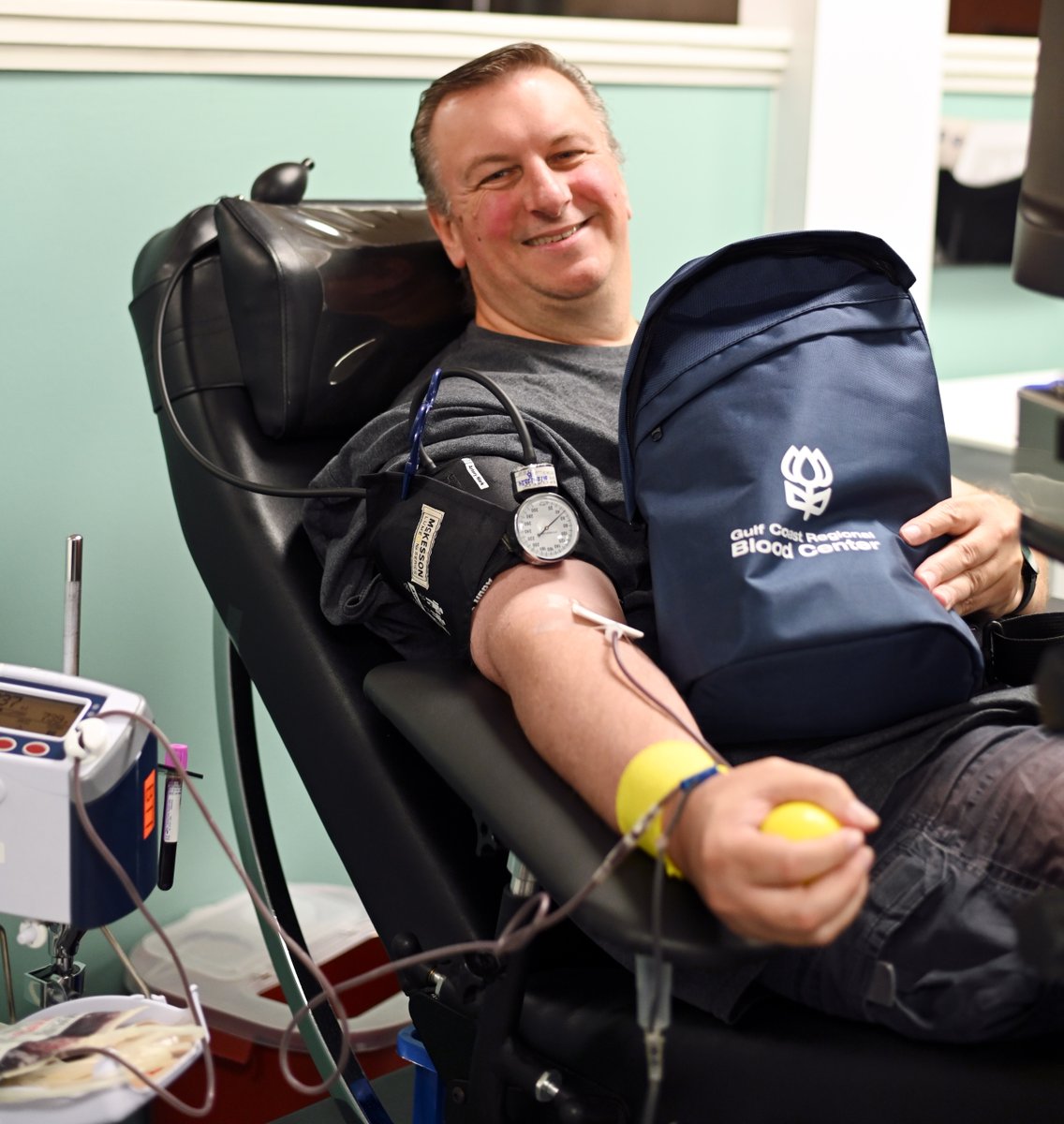 We love to see donors out there carrying the cause! When you donate blood throughout May, we will thank you with a limited-edition sling bag. Schedule your appointment today at giveblood.org!