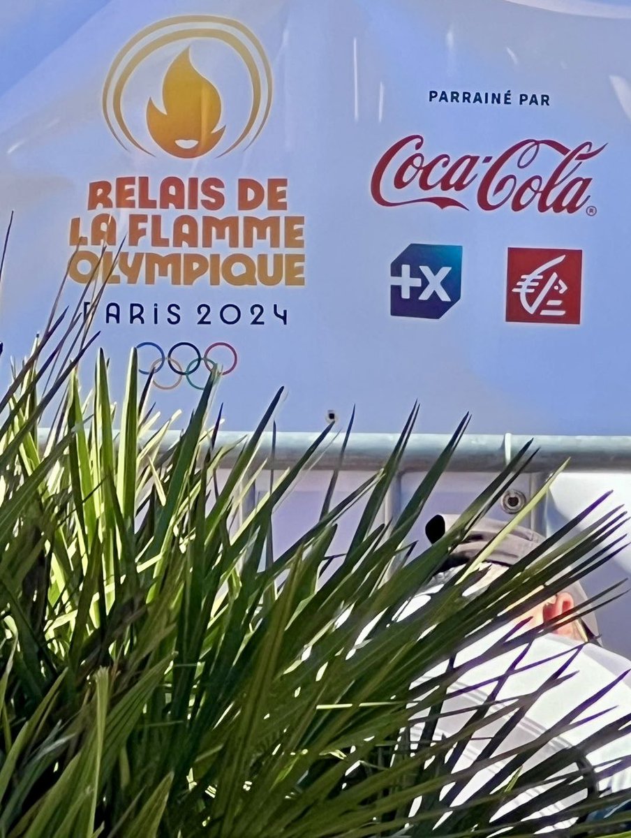 #dps | Dans le cadre de l événement du passage de la flamme olympique @Paris2024, nos secouristes sont mobilisés sur le terrain pour assurer la sécurité de l’événement. 
@udspvar toujours au cœur de l’action.