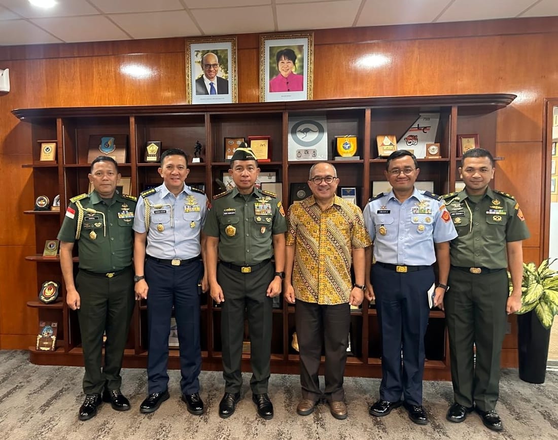 Panglima TNI Jendral TNI Agus Subiyanto melaksanakan Kunker ke Singapura dalam rangka memenuhi undangan Chief of Defence Force (CDF) Singapore Armed Forces (SAF), Vice Admiral Aaron Beng. Singapura. Kamis (09/05).

#tniprima
#profesional
#responsif
#integratif
#modern
#adaptif