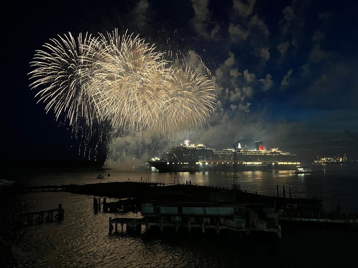 RedFunnelFerry's tweet photo. RED FUNNEL CAM 📸

Check out this photo taken by crew-member Nick, from last week's celebrations of Queen Anne's maiden voyage, where @cunardline's brand-new luxury liner travelled from Southampton to Lisbon.🎆

#RedFunnel #Cunard #QueenAnne #CruiseShip #TheSolent #Southampton https://t.co/9b0fToJazn