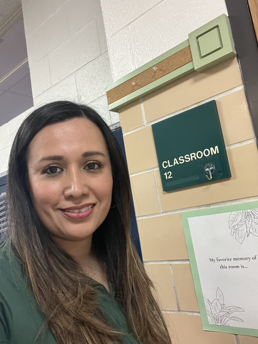 mrslibrarybooks's tweet image. I get to be a first grade teacher @SpringValleyEl for a little bit today, so they can all enjoy a wonderful lunch together! Of course I have books to read and do fun activities with! 😎🤓#librariesinRISD #RISDweareOne