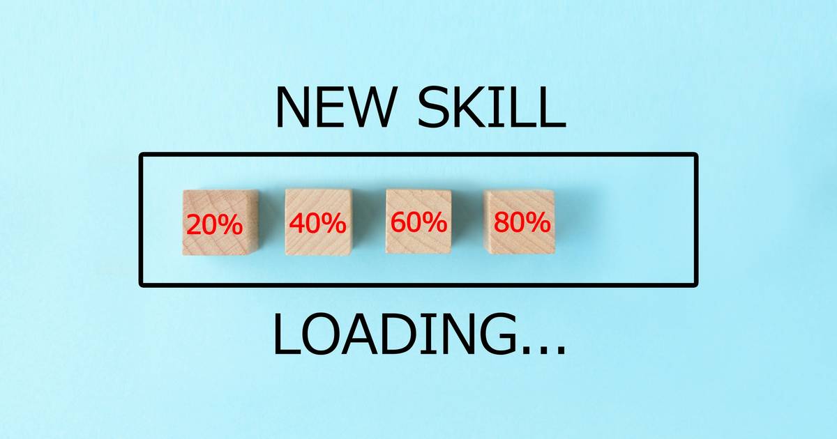 The skills gap concerns C-suite & HR leaders, with 72% predicting business problems. 80% adopting skills-based hiring to tackle competition. AI aiding in skill identification. Focus on learning & development crucial with the help of this @HR_Brew piece: ow.ly/uCFn50RAis8