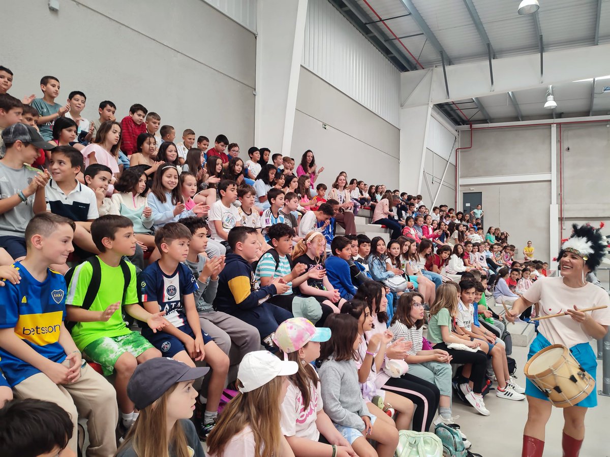 Cientos de escolares ‘toman’ Torrejón del Rey y celebran el triunfo de la lectura y el trabajo en equipo nuevaalcarria.com/articulos/cien… #Guadalajara <a href="/AhoraTrey/">Ahora TorrejónDelrey</a> <a href="/ATorrejondelRey/">AytotorrejóndelRey</a> <a href="/PPTorrejondeRey/">PP Torrejon del Rey</a> <a href="/aytocabanillas/">Ayuntamiento de Cabanillas del Campo</a> <a href="/AytoYebes/">Ayuntamiento Yebes</a> <a href="/AytoDeYebes/">Ayuntamiento de Yebes</a> <a href="/aytoquer/">Ayuntamiento de Quer</a>