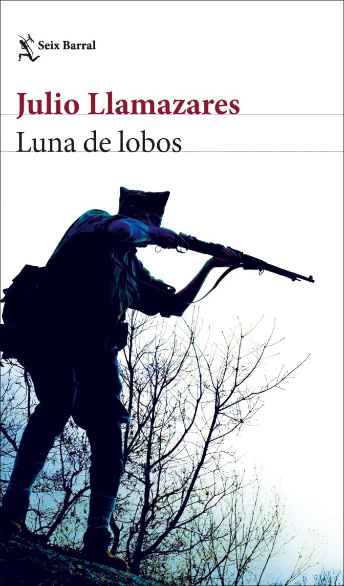 «'Luna de lobos' cuenta la historia de unos hombres que persiguen a otros sin descanso y cómo en ellos el paisaje y la violencia se confunden al igual que en las novelitas que yo leía», Julio Llamazares en el prólogo a la presente edición de su novela. 📕 ow.ly/CQ8J50RAXha