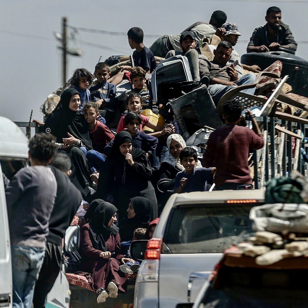 Katil israil’in #Gazze’ye saldırıları devam ediyor. 1.5 milyon kişinin sığındığı Refah bölgesinde 50’den fazla yeri havadan bombaladı. Binlerce Filistinli Refah’tan göç ediyor. #Filistin #Gaza #Palestine #gazzedekatliamvar