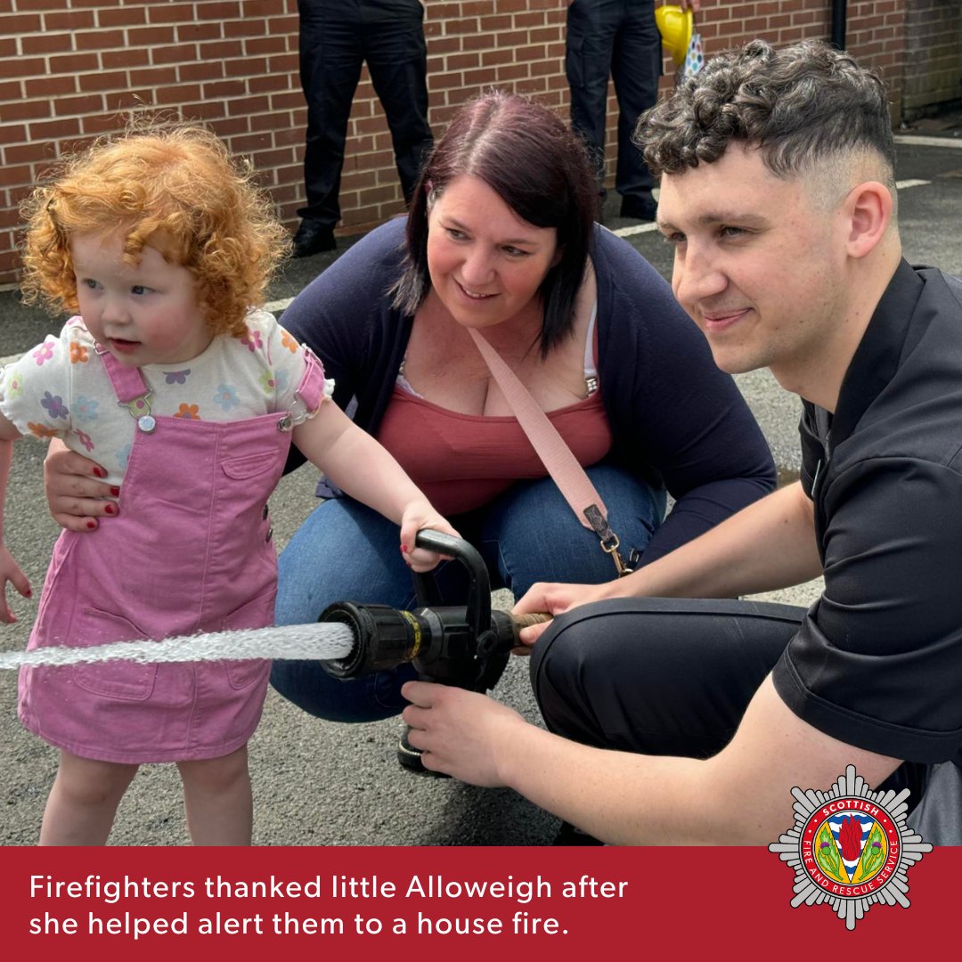 Little Alloweigh Frame alerted her mum to a fire within a neighbour's home 🔥 📱 🚒 The two-year-old was recently invited to her local fire station, in Lanark, for a special presentation 😊 What an amazing little girl! ❤️⬇️ ow.ly/Jm0M50RB9HT