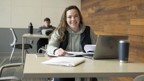 This campus is embracing virtual learning!🖥️ To increase the number of 7-12 educators who can ensure computer literacy among their future students, @sunyoswego is now offering a master's degree in technology education that is 100% online.🎓 Learn more: localsyr.com/bridge-street/…