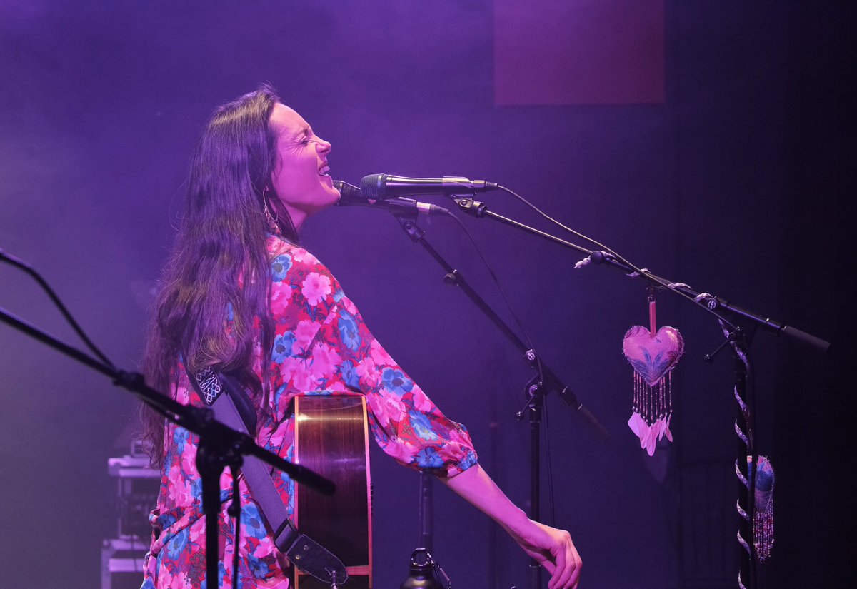 🌊 TALISMAN - 24 mai 🌊
 
MERCI !
Il y a 5 jours, on clôturait la cagnotte de précommande, qui a réussi grâce à votre soutien ! Je suis touchée 🤍
 
Dans 2 semaines, TALISMAN sera à vous ! ✨
Et dans 1 semaine, petite surprise… 🎶
 
#talisman #newmusic #newalbum #popfolk