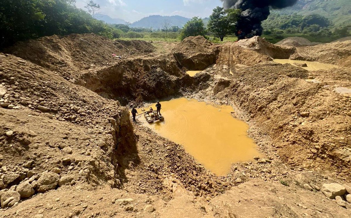 En este 2024, el @COL_EJERCITO continúa su lucha contra el ecocidio causado por los grupos armados organizados en Colombia: ✅Capturados 287 sujetos ✅Ubicadas y destruidas de manera controlada 155 minas ilegales ✅Desmanteladas 89 válvulas y 50 refinerías ilegales para el…