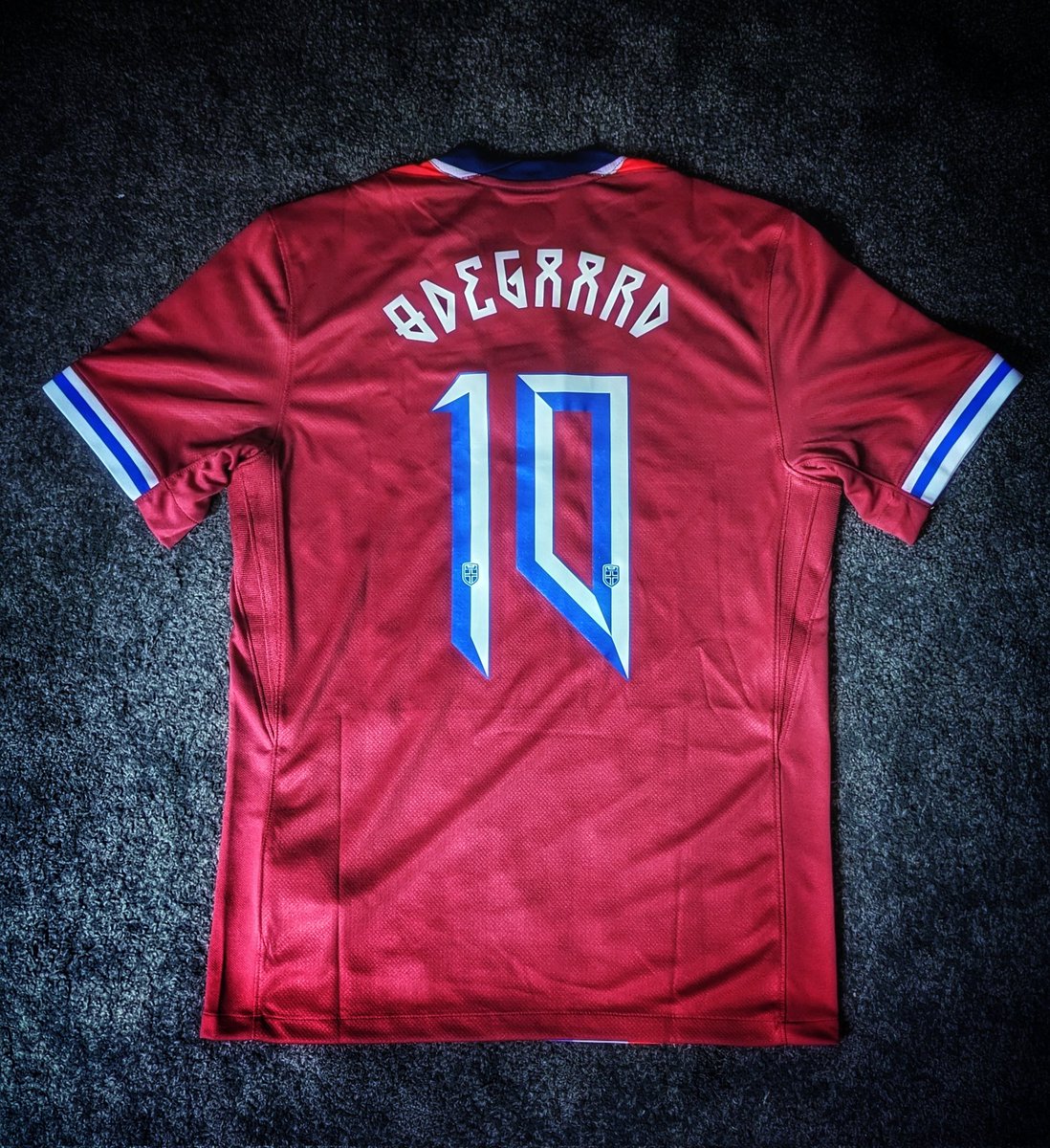 🚨My other new shirt 🚨 
🇳🇴 Norway Home 24/25 shirt with the captain #Odegaard on the back. Thanks to @FootballAuthUK for the nameset and @Ftprint3 for the printing. Just a beautiful shirt ! ☺️ #Norwayshirt #Footballshirt #Jerseycollector #Football #Euro