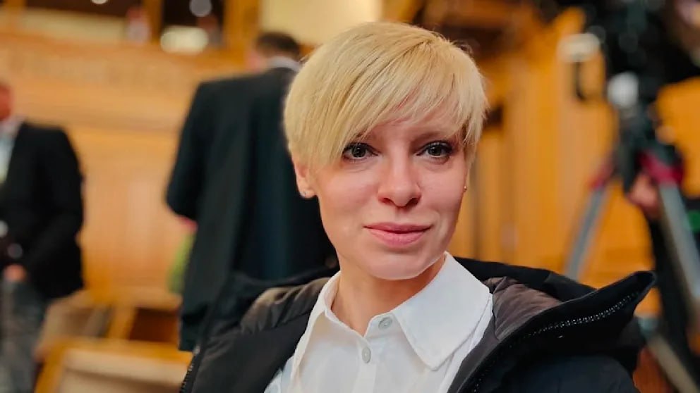 A Russian woman who called voting in Russia 'open and free' has been expelled from Hamburg's parliament Russian-born Olga Petersen received German citizenship in 2020 and soon became a member of Hamburg's parliament from the far-right Alternative for Germany. While in office,…
