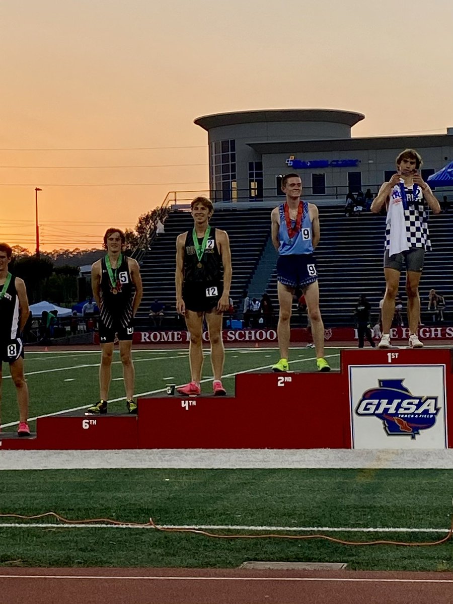 Congratulations Christian Jimenez for finishing 4th overall in the 3200 m at State!