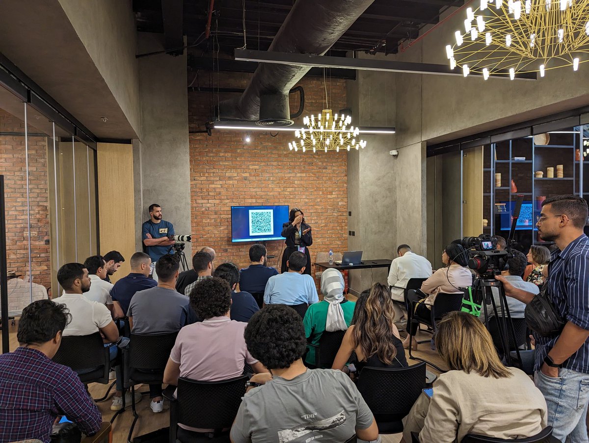 wdeveloper's tweet image. Understood! Here's an adjusted tweet:
"Being entertained by the scaling workshop presented by Nada Shahen from @qewamx at #StartupWithoutBorders. A lively session with great insights! 📈 #Entrepreneurship"